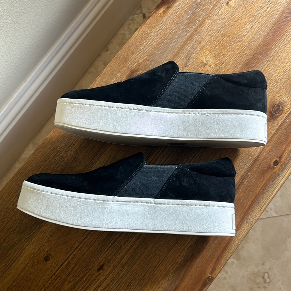 Vince Women's Ginelle Slip-ons Sneaker, black Suede,